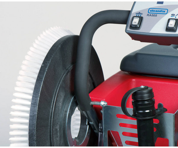 Autolaveuse Cleanfix RA505 IBCT professionnelle 51 cm. Rendement 2 100 m²/h, réservoirs 55/56 L, traction avant/arrière et dosag